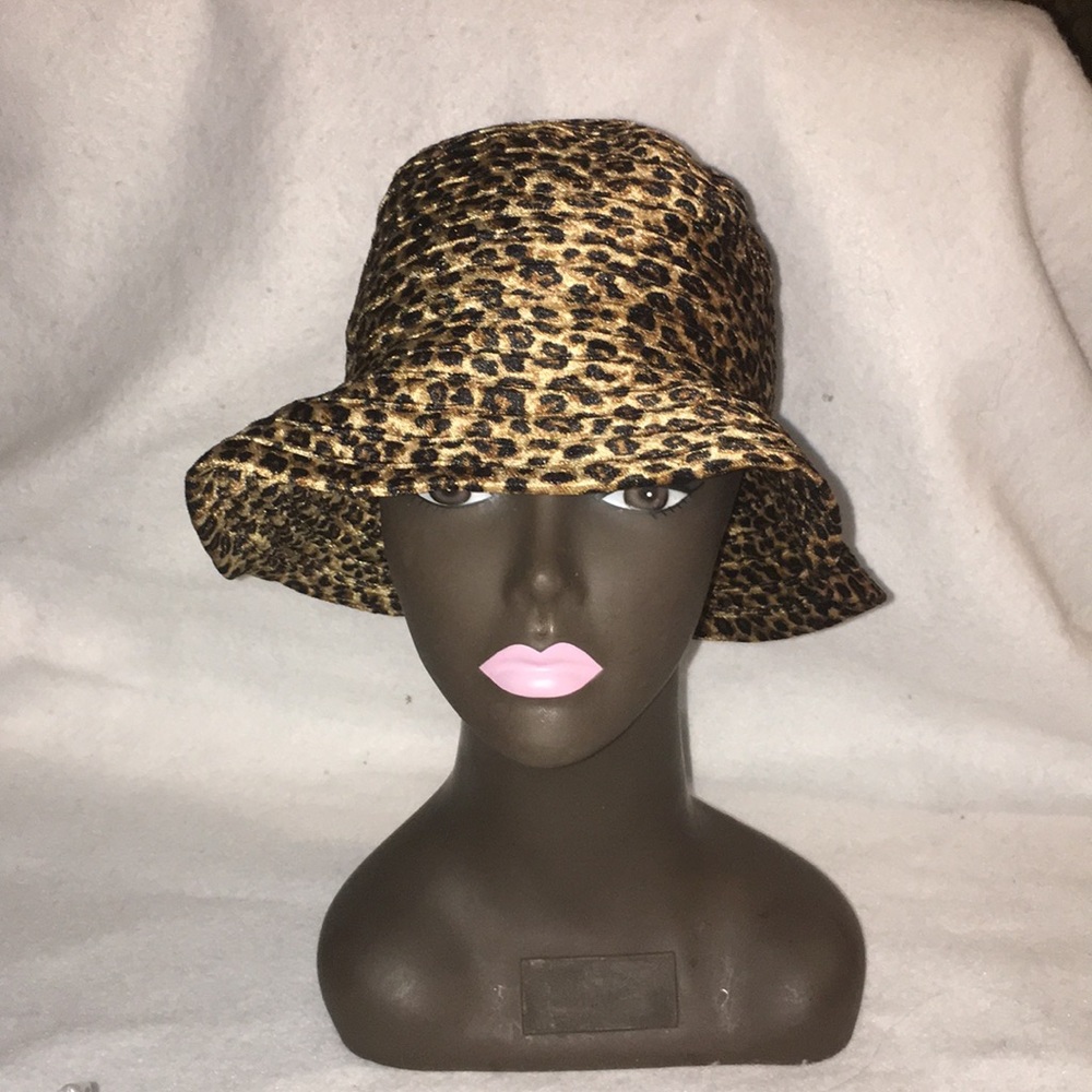 Elidan hat 🎩 Leopard print
